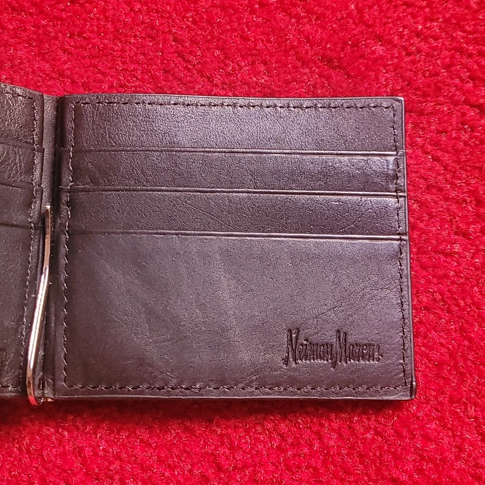 Brand New Neiman Marcus, Men's Leather Cardholder With Money Clip